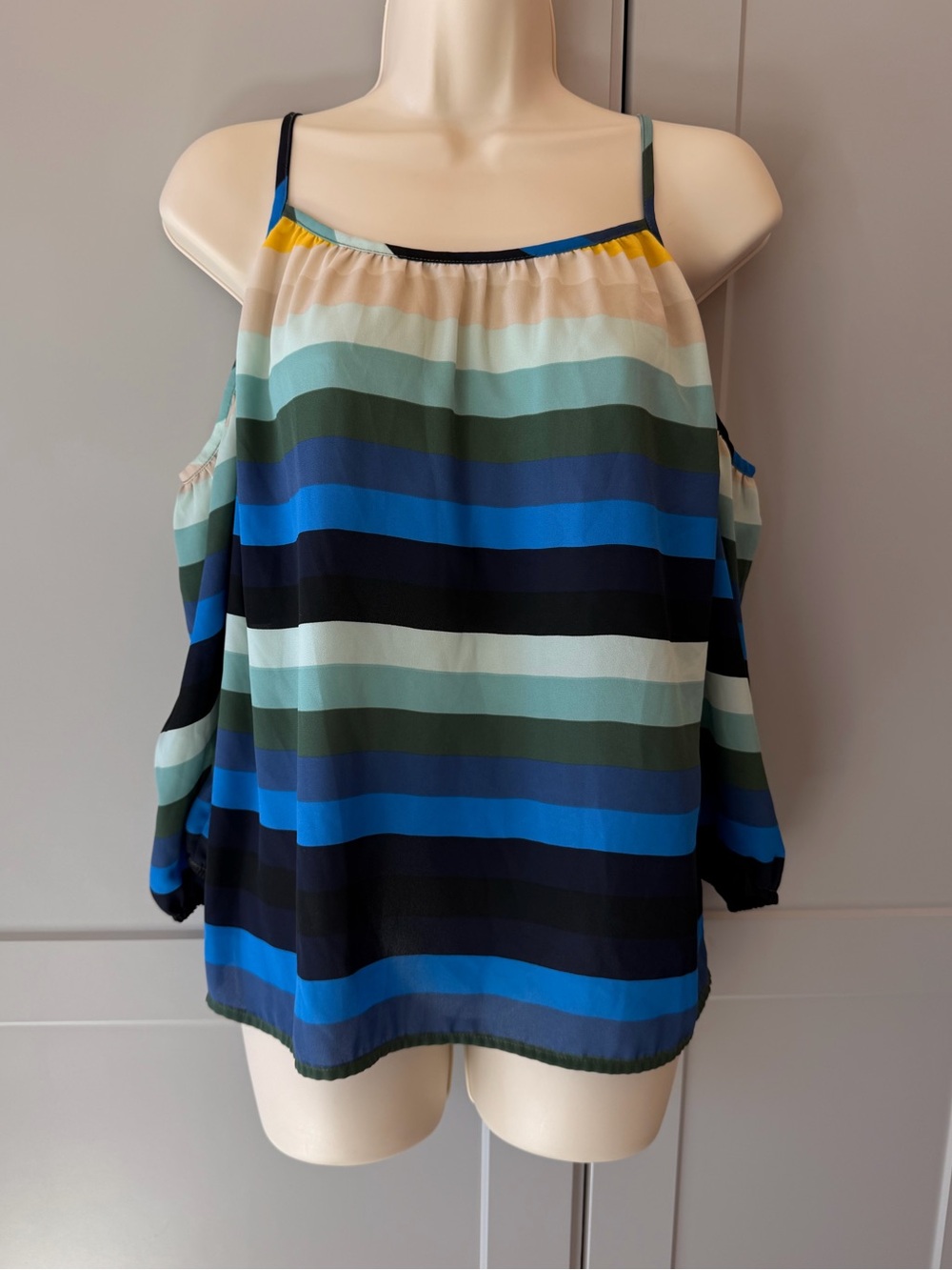 New York & Company Multicolor Striped Cold Shoulder Blouse Size Small